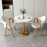 Ensemble Glamour Doré - Chaises Blanches